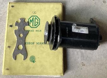 Bycycle wrench works with generator pulley