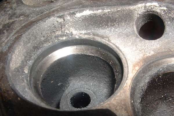 Badly recessed exhaust valve seat