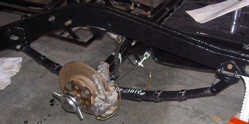 Leaf spring relaxed with broken rebound strap