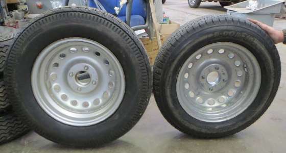 Gordon-Keeble wheel next to Twin Cam wheel